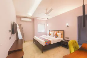 FabHotel The White Cliff Inn - Near Max Hospital Saket - Quarto
