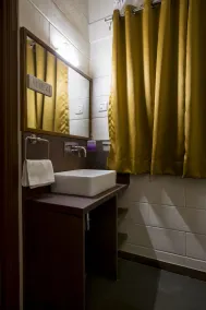 PantherOn Lodge, Bandhavgarh - Bathroom