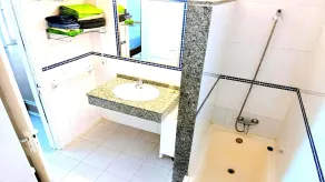 Apartment Florencia with Pool Wifi in Puerto del Carmen, Lanzarote - Badeværelse