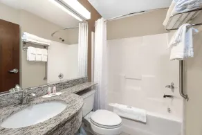 Microtel Inn & Suites by Wyndham Williston - Bathroom