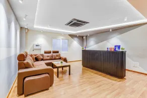 UPAR Hotels Nungambakkam Nearby US Consulate Apollo hospital Sankara Nethralaya - Rezeption