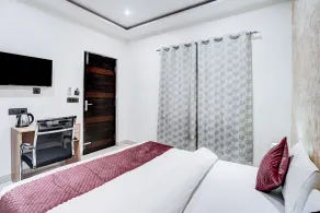 KINGS COURT HOTEL - Room