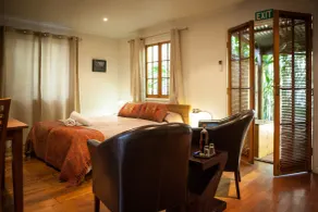Witches Falls Cottages - Chambre