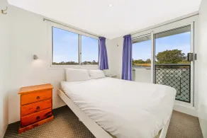 Coomera Houseboats - Rum