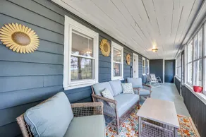 < 1 Mi to Lake: Mtn-view Cabin w/ Porch in Newport - Interiør