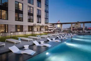Marriott Dallas Uptown - Piscina