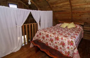 Pilgrims Paradise Cabin 2 - Room