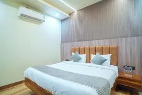 Hotel De Grand Dwarka-Near Jaipur Airport - Zimmer