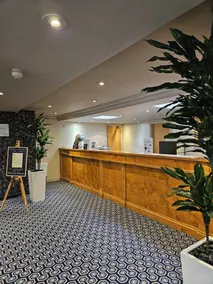 The Queens Hotel & Victoria Cloisters Apartments - Recepción