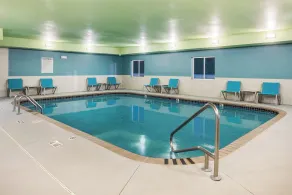 Holiday Inn Express Warrenton by IHG - Basseng