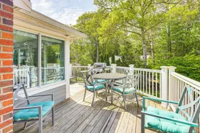3 Mi to Mashpee Commons: Family Home w/ Fireplace - Innvendig