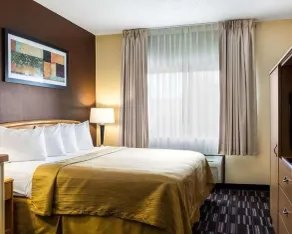 Quality Suites Near West Acres - Room
