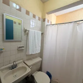 Hotel Internacional Plaza - Bathroom