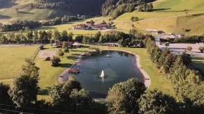 Appartement de vacances convivial et familial avec sauna, terrasse et jacuzzi | Ski à proximité | Avec animaux bienvenus - Vue de la chambre