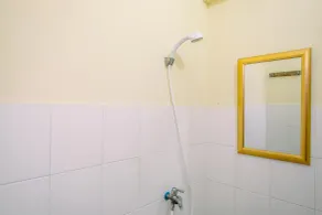 Comfort and Cozy Living 2BR at Cibubur Village Apartment By Travelio - Badezimmer