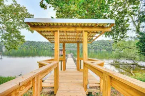 Cozy Cottage w/ Deck: Walk to Lake of the Ozarks! - Innenbereich