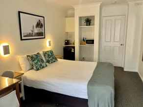 The Carmel Yamba - Room