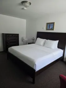 White Fang Motel - Room