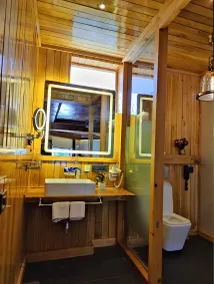 Cho Palace - Bathroom
