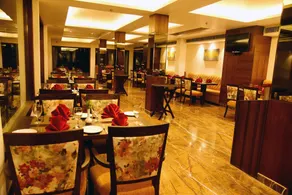 Royale Retreat Hotel & Spa Near Mall Road - Restaurant