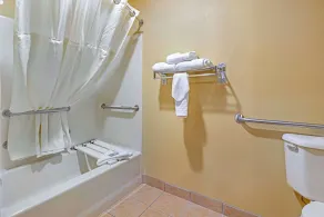 Best Western Cascade Inn & Suites - Bathroom