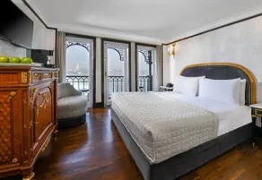 Movenpick SS Misr. Monday - Friday - Camera