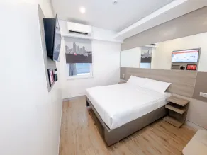 Red Planet Manila Bay - Room