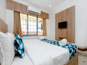 Hotel Galaxy Opp Surat Railway Station - Room