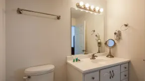 Charlevoix Inn & Suites SureStay Collection by Best Western - Salle de bain
