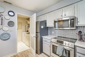 Lakefront Condo Indoor pool, sauna, & pickle ball! - Innenbereich