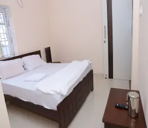 Hotel Suryaa Grand - Chambre