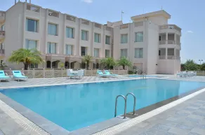 The Lal Vilas Hotel & Resort - Piscina