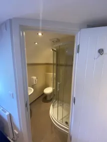 The King and Queen - Bathroom