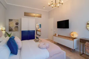 Designer 2-Bedroom Flat with Balcony & Full Amenities Steps from Piata Universitatii - Rum
