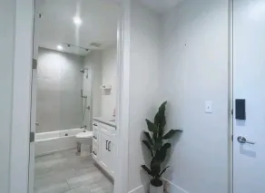 LovelyStay 2BR with 2 Beds & Sofa, Gym, EV near Downtown WPB - Salle de bain