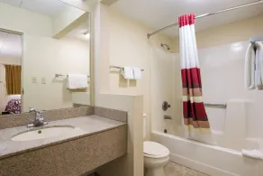 Red Roof Inn Shelbyville - Badezimmer