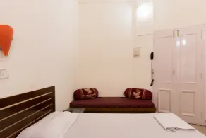 Bentleys Hotel - Room
