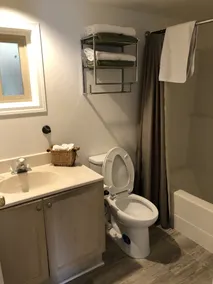 Qualicum Breeze Beach Resort - Badeværelse