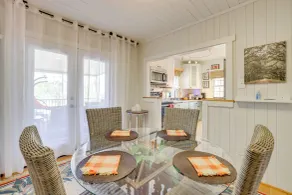 Unwind Fireside & Walk to Dtwn! Tyron Retreat - Innenbereich