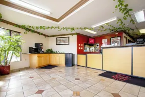 Red Roof Inn & Suites Monterey - Lobby