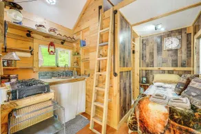 Solar-powered Brandon Studio Cabin: Hiking Access - Innenbereich