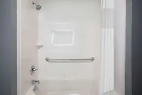 La Quinta Inn & Suites by Wyndham Oxford - Salle de bain