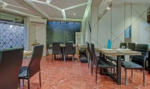 Treebo Glassotel Near Ruby Hospital - Restaurant