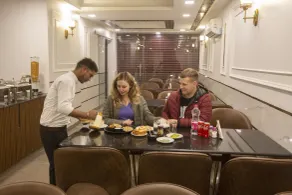 Airport Hotel Chanakya - Restaurant