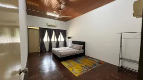 Bayan Lepas Getaway - Nature Views & BBQ Haven - Room