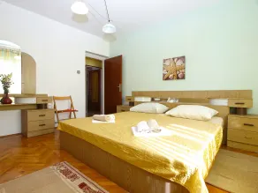 Apartment 686 - Room