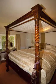 Cleavers Lyng 16th Century Country House - Zimmer