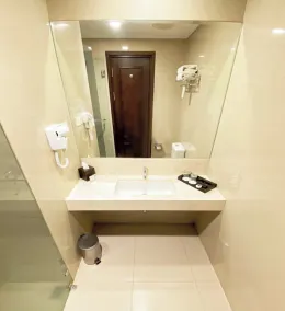 Grand Keisha Yogyakarta - Bathroom