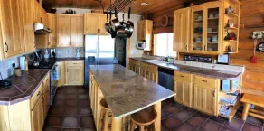 Red Rock Ranch Log Cabin: Large, Fully Furnished - Eigene Küche