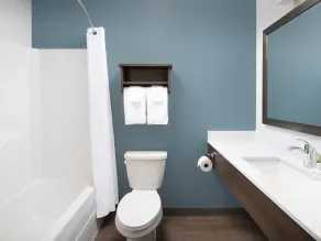 WoodSpring Suites Bakersfield East - Bathroom